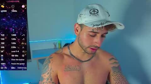 Snapshot of ares_blue chatting on 10-18-25, 01:23 ares blue online show from 10-18-25, 01:23