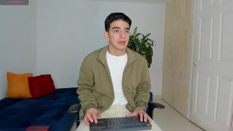 Snapshot of ares_johnsonn chatting on 10-29-25, 11:45 Ares online show from 10-29-25, 11:45