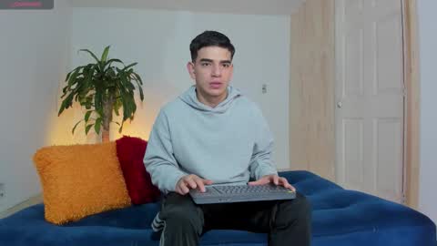 Snapshot of ares_johnsonn chatting on 11-03-25, 03:13 Ares online show from 11-03-25, 03:13