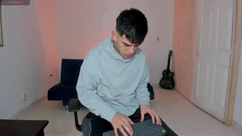 Snapshot of ares_johnsonn chatting on 11-17-25, 12:11 Ares online show from 11-17-25, 12:11
