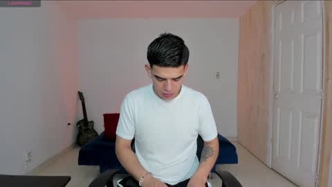 Snapshot of ares_johnsonn chatting on 11-19-25, 12:05 Ares online show from 11-19-25, 12:05