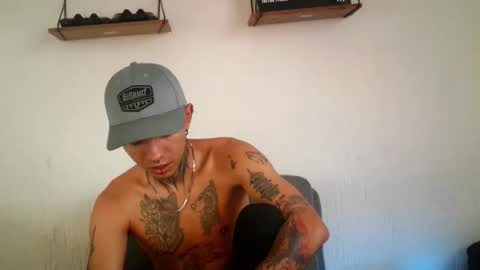 Snapshot of aress_1 chatting on 10-22-25, 07:02 Ares online show from 10-22-25, 07:02