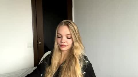 Amelia online show from 11-06-25, 06:03