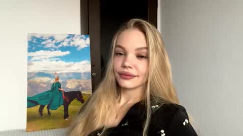 Amelia online show from 12-05-25, 08:23