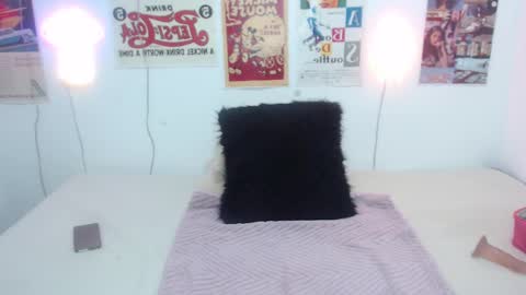 Snapshot of ari_rossee_ chatting on 02-09-25, 08:56 online show from 02-09-25, 08:56