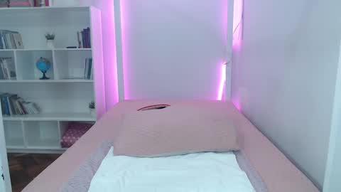 Snapshot of ari_rossee_ chatting on 02-20-25, 04:07 online show from 02-20-25, 04:07