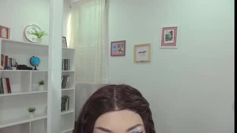 Snapshot of ari_rossee_ chatting on 10-31-25, 06:20 online show from 10-31-25, 06:20