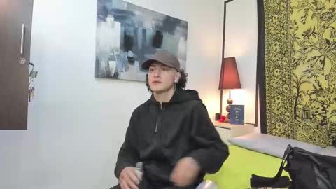 aria y orien  online show from 10-31-25, 11:11