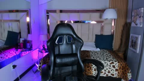 Aria Jones online show from 04-22-26, 09:16