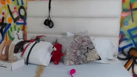 aria online show from 02-12-25, 12:01