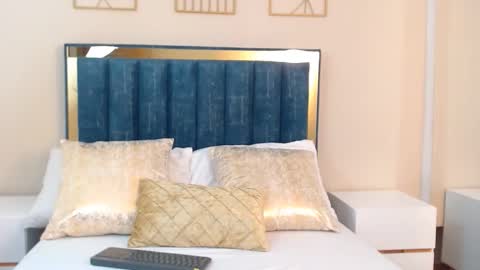 aria online show from 04-26-26, 12:58