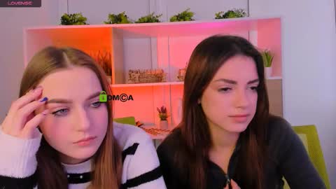 Snapshot of aria_moo chatting on 10-27-25, 09:35 Luna online show from 10-27-25, 09:35