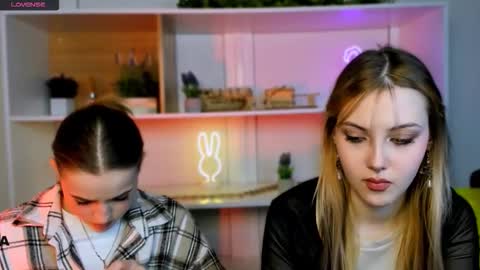 Snapshot of aria_moo chatting on 11-13-25, 05:50 Luna online show from 11-13-25, 05:50