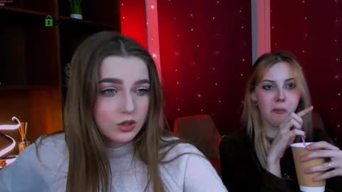 Snapshot of aria_moo chatting on 11-18-25, 05:45 Luna online show from 11-18-25, 05:45