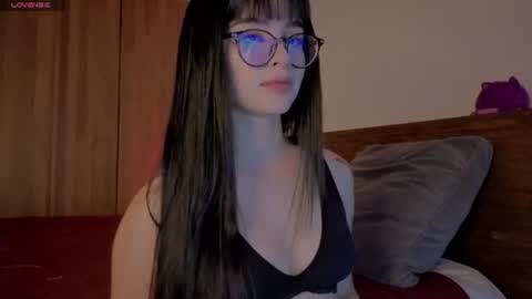 Snapshot of aria_mora chatting on 06-28-26, 10:27 Roxxy online show from 06-28-26, 10:27