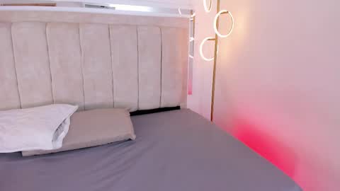 Snapshot of aria_scott1 chatting on 09-23-25, 01:03 Angelica online show from 09-23-25, 01:03