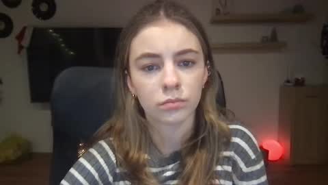 Snapshot of ariacreazy chatting on 12-23-24, 03:23 AriaCreazy online show from 12-23-24, 03:23