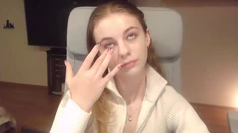 Snapshot of ariacreazy chatting on 10-25-25, 08:36 AriaCreazy online show from 10-25-25, 08:36