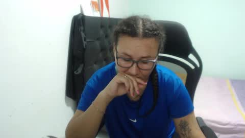 ...Ariana... online show from 04-25-26, 05:10