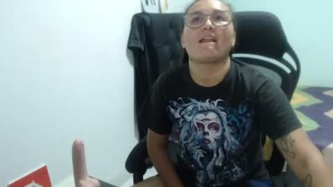 ...Ariana... online show from 06-25-26, 06:23