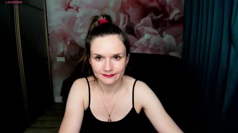 AriaGray online show from 11-25-25, 02:11