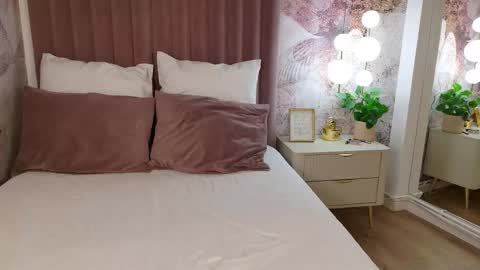 Aria online show from 11-26-25, 04:24