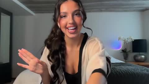 Aria  online show from 09-10-25, 03:34