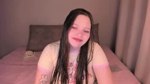 Snapshot of arialane_ chatting on 10-18-25, 07:25 Aria online show from 10-18-25, 07:25