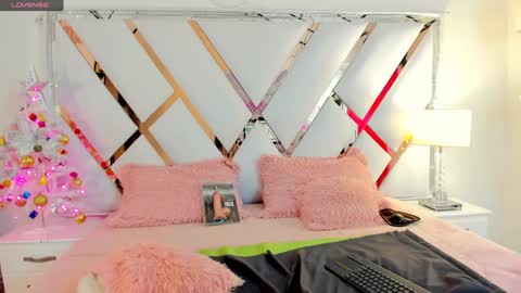 Snapshot of ariana__sweet_ chatting on 12-15-24, 12:38 Ariana online show from 12-15-24, 12:38