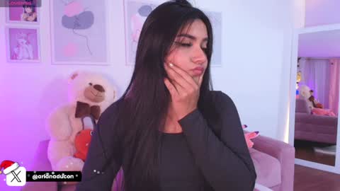 Snapshot of ariana_bae_ chatting on 12-24-24, 12:22 online show from 12-24-24, 12:22