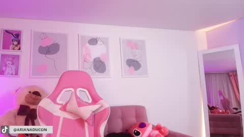 Snapshot of ariana_bae_ chatting on 02-26-25, 07:31 online show from 02-26-25, 07:31