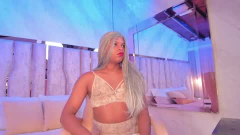 ariana_grande233 online show from 04-27-26, 11:41