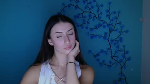 Ariana online show from 12-19-25, 07:04