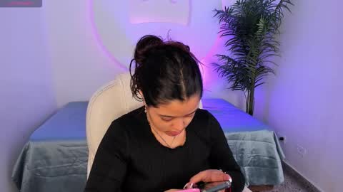 Snapshot of ariana_pierce chatting on 12-20-25, 12:23 Ariana online show from 12-20-25, 12:23
