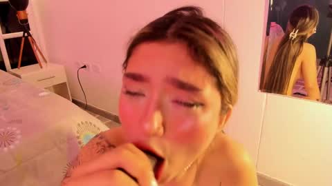 Snapshot of ariana_villada chatting on 01-18-25, 06:45 Ari online show from 01-18-25, 06:45