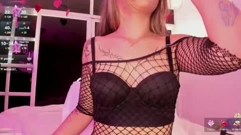 Snapshot of ariana_villada chatting on 02-19-25, 05:38 Ari online show from 02-19-25, 05:38