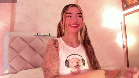 Snapshot of ariana_villada chatting on 10-15-25, 03:39 Ari online show from 10-15-25, 03:39