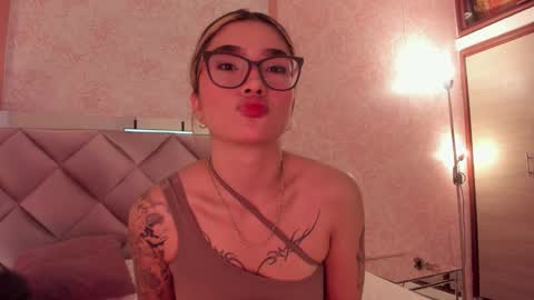 Snapshot of ariana_villada chatting on 10-22-25, 03:07 Ari online show from 10-22-25, 03:07