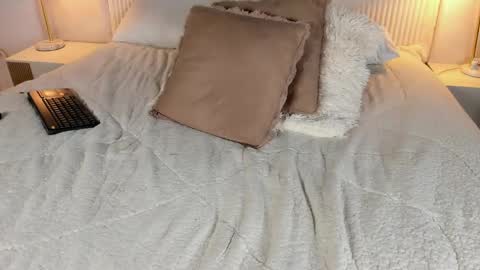 Susan online show from 04-21-26, 01:42