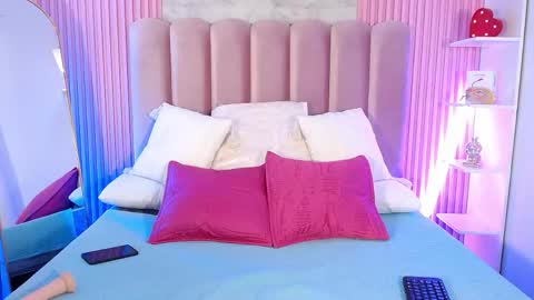 ArianaRougee online show from 04-22-26, 02:29