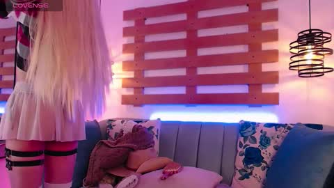 Ari  online show from 10-04-25, 01:42