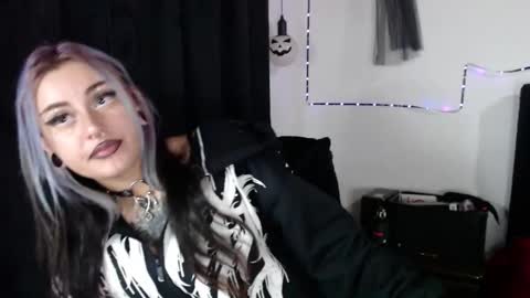 Snapshot of arianauwu666 chatting on 11-22-25, 11:26 help me 100 hands up my OF is Free online show from 11-22-25, 11:26