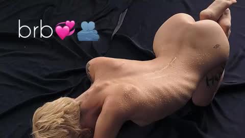 Snapshot of arianna_richi chatting on 12-17-24, 08:45 Olivka online show from 12-17-24, 08:45