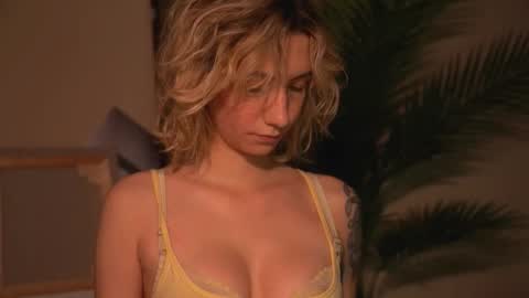 Snapshot of arianna_richi chatting on 09-19-25, 05:42 Olivka online show from 09-19-25, 05:42