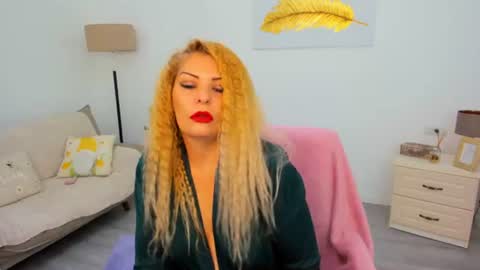 Snapshot of ariannaaxx chatting on 06-28-26, 03:34 Ariana online show from 06-28-26, 03:34