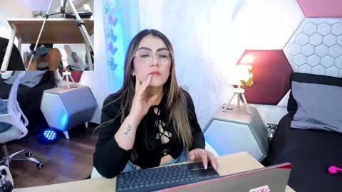Snapshot of ariarous chatting on 05-23-26, 04:44 aria online show from 05-23-26, 04:44
