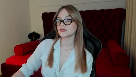 Snapshot of ariawell chatting on 10-03-25, 06:38 Aria online show from 10-03-25, 06:38