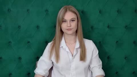 Snapshot of ariawell chatting on 10-07-25, 05:21 Aria online show from 10-07-25, 05:21