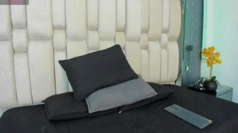 Welcome to Ari room online show from 05-02-26, 08:25