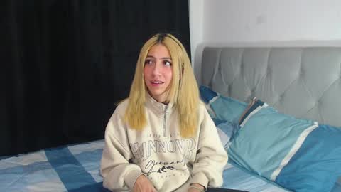 Snapshot of aribunnie chatting on 01-27-25, 08:07 Ari Bunnie  online show from 01-27-25, 08:07